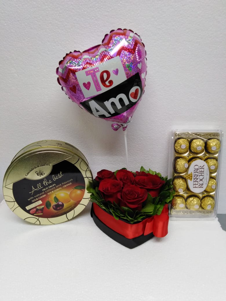Caja coraz�n con 6 Rosas m�s Bombones Ferrero Rocher, Mix Caramelos y Globito